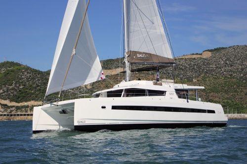 Catana Bali 5.4 - 6 + 2 cab.