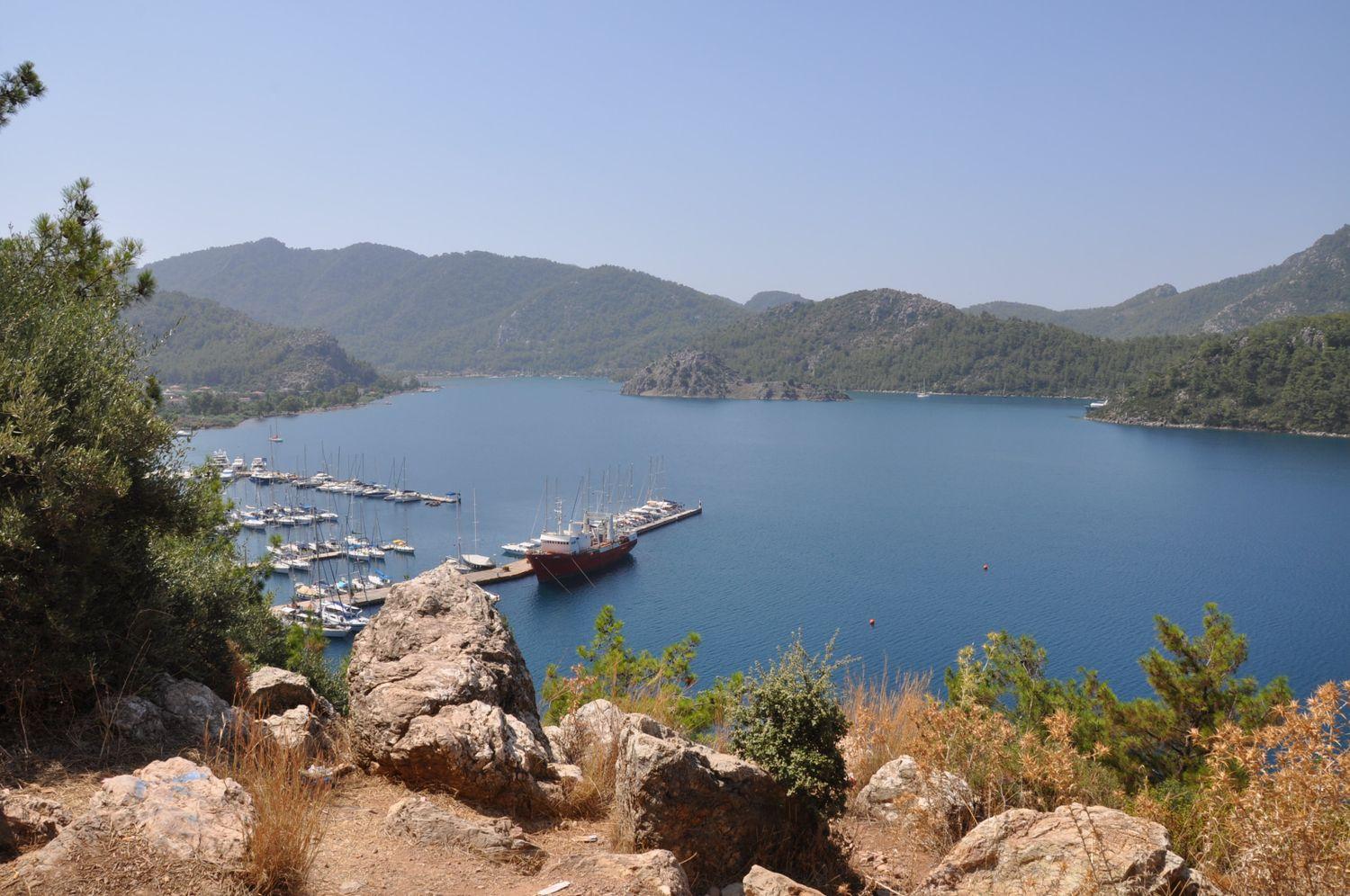 Blick auf Anlegestelle für Segelboote in Marmaris, Türkei